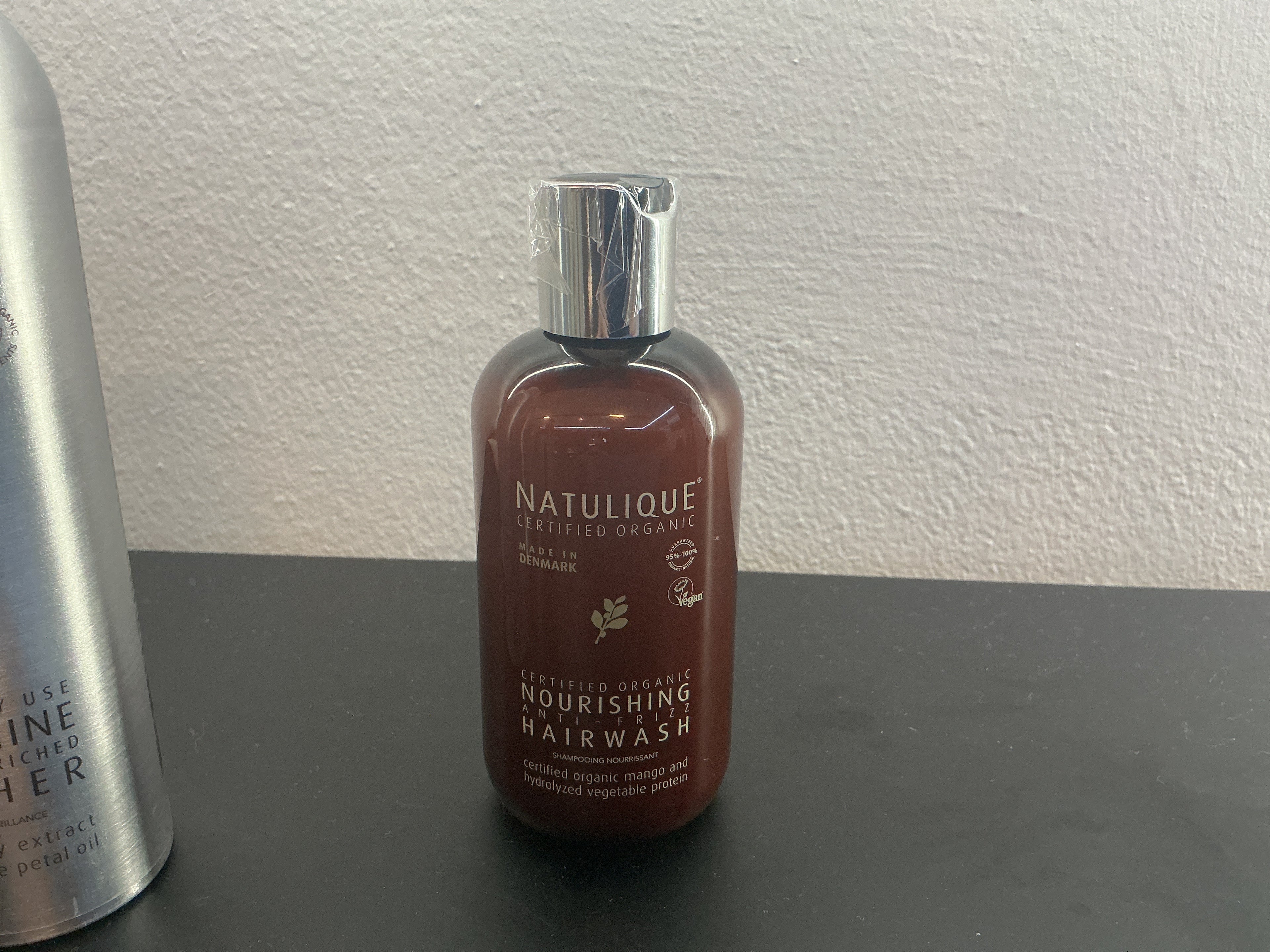 Natulique Nourishing Anti-Frizz Hair Wash 250ml